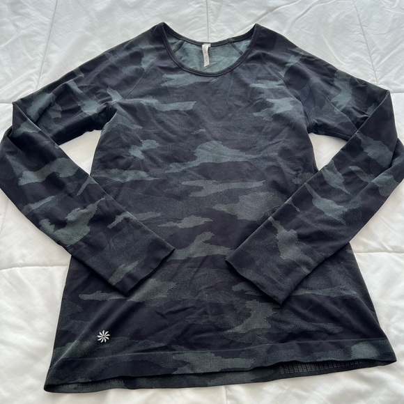 Athleta Seamless Long Sleeved Tee Medium - Picture 1 of 3